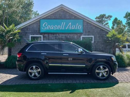 Brilliant Black Crystal Pearl 2011 Jeep Grand Cherokee Limited