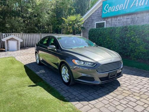 Magnetic 2016 Ford Fusion SE