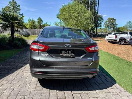 Magnetic 2016 Ford Fusion SE