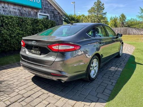 Magnetic 2016 Ford Fusion SE