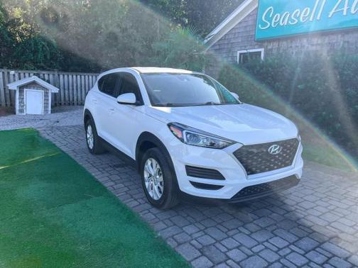Dazzling White 2019 Hyundai TUCSON SE
