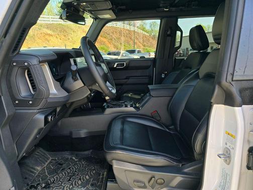 OXFORD WHITE 2025 Ford Bronco Outer Banks