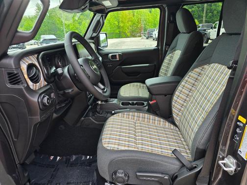 Granite Crystal Metallic Clearcoat 2026 Jeep Wrangler 85th Anniversary