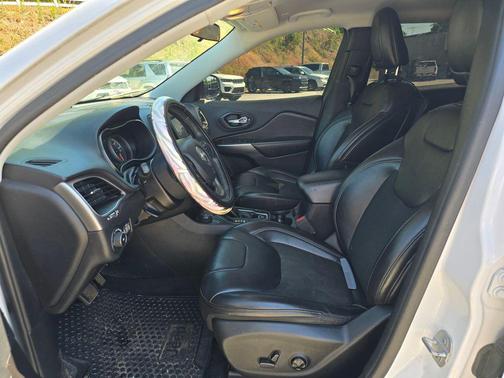 Bright White Clearcoat 2019 Jeep Cherokee Latitude Plus