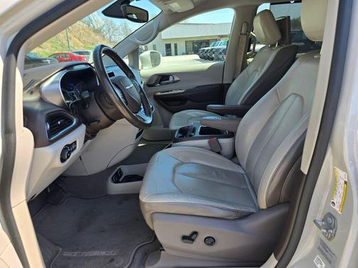 Tusk White 2017 Chrysler Pacifica Touring-L