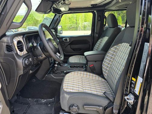 Black Clearcoat 2026 Jeep Gladiator 85th Anniversary Edition