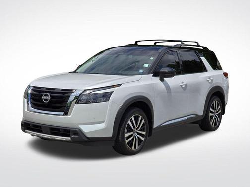 Everest White Pearl Tricoat/Super Black 2025 Nissan Pathfinder Platinum 4WD
