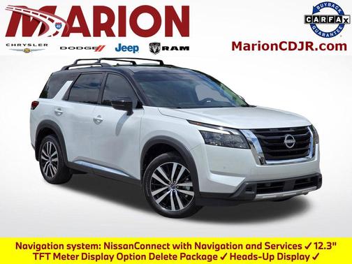 Everest White Pearl Tricoat/Super Black 2025 Nissan Pathfinder Platinum 4WD