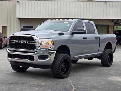 2022 RAM 2500 Tradesman Crew Cab 4x4 6'4' Box