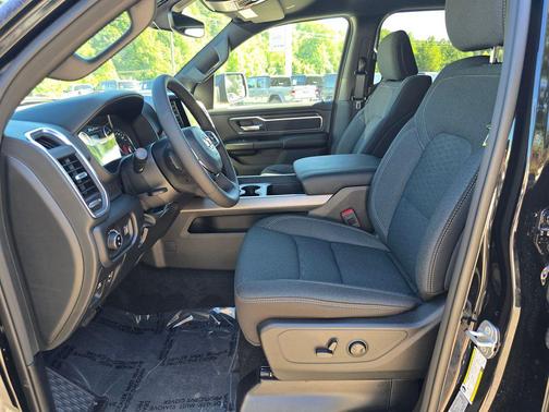 Diamond Black Crystal Pearlcoat 2026 RAM 1500 Big Horn/Lone Star
