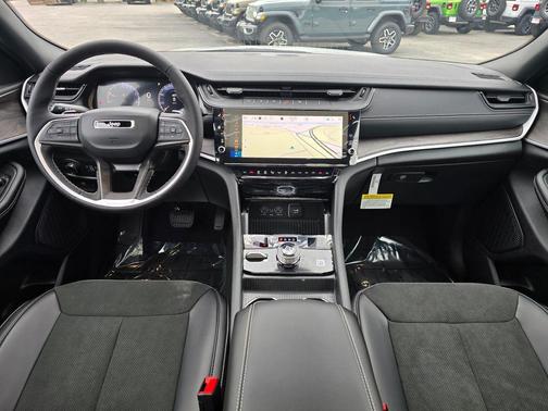 2026 Jeep Grand Cherokee Altitude