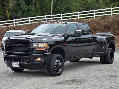 2024 RAM 3500 Big Horn Crew Cab 4x4 8' Box