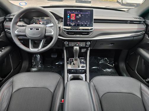 Bright White Clearcoat 2024 Jeep Compass Trailhawk