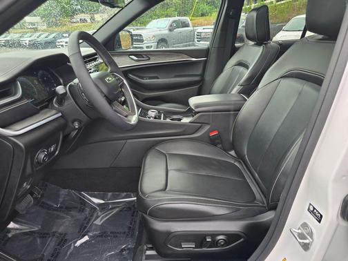 Bright White Clearcoat 2025 Jeep Grand Cherokee Limited