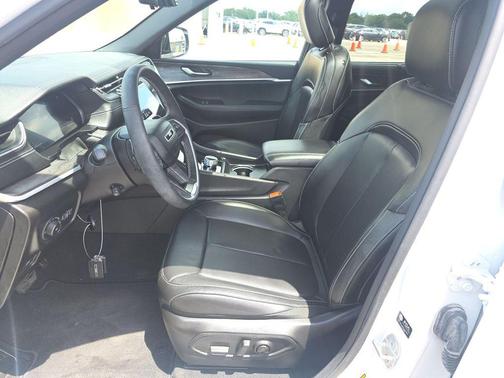 Bright White Clearcoat 2025 Jeep Grand Cherokee Limited