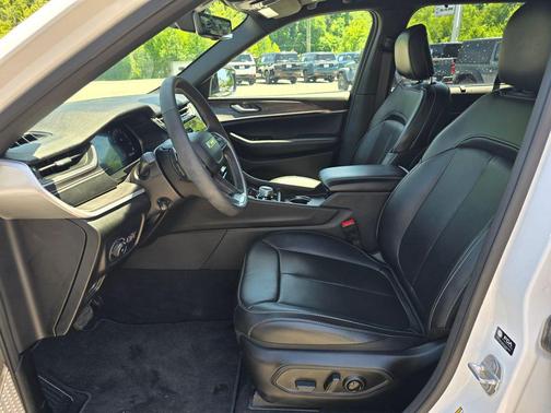 Bright White Clearcoat 2025 Jeep Grand Cherokee Limited
