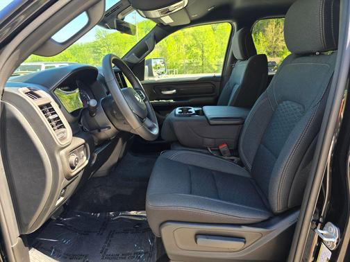 Diamond Black Crystal Pearlcoat 2026 RAM 1500 Warlock Crew Cab 4x4 5'7' Box