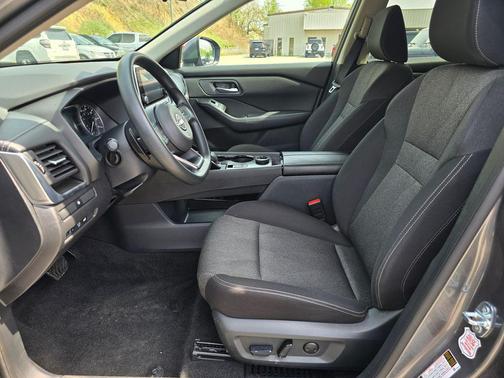 Gun Metallic 2024 Nissan Rogue SV