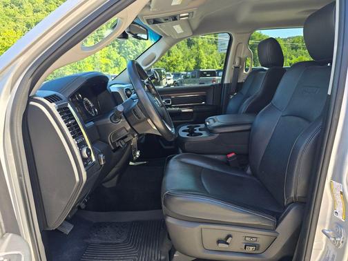 Bright Silver Metallic Clearcoat 2017 RAM 2500 Laramie Crew Cab 4x4 6'4' Box