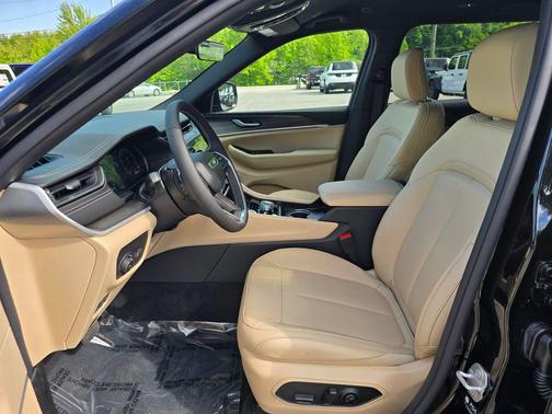 Diamond Black Crystal Pearlcoat 2026 Jeep Grand Cherokee L Limited
