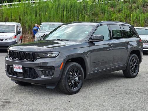 2025 Jeep Grand Cherokee Laredo