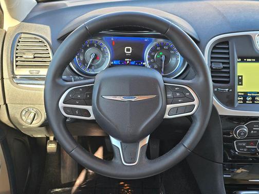 2023 Chrysler 300 Touring