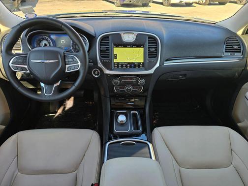 2023 Chrysler 300 Touring