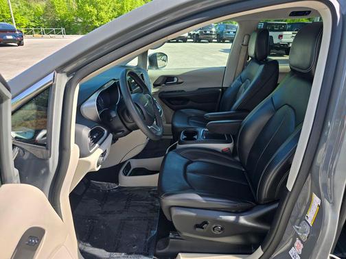 Ceramic Gray Clearcoat 2023 Chrysler Pacifica Touring L