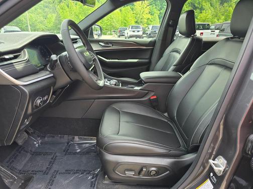 Baltic Gray Metallic Clearcoat 2026 Jeep Grand Cherokee L Limited