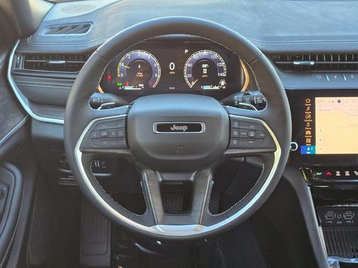 Sting-Gray Clear Coat 2027 Jeep Grand Cherokee Altitude