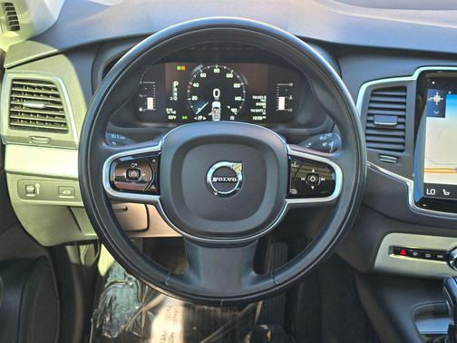 2018 Volvo XC90 T5 Momentum