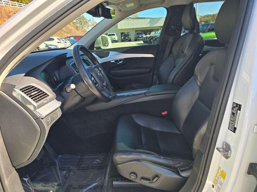 2018 Volvo XC90 T5 Momentum