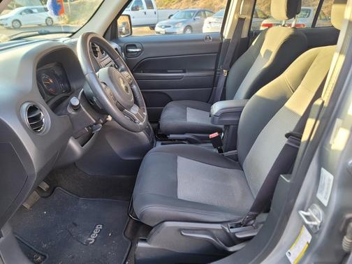 Photo 2 of 10 of 2015 Jeep Patriot Latitude