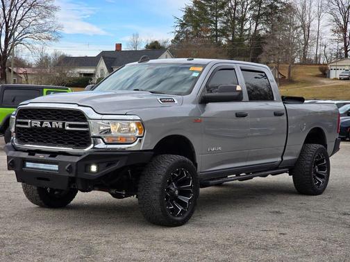 2022 RAM 2500 Tradesman Crew Cab 4x4 6'4' Box