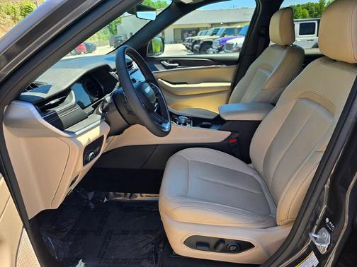 Baltic Gray Metallic Clearcoat 2025 Jeep Grand Cherokee Limited