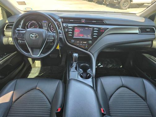 Celestial Silver Metallic 2019 Toyota Camry SE