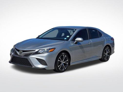 Celestial Silver Metallic 2019 Toyota Camry SE