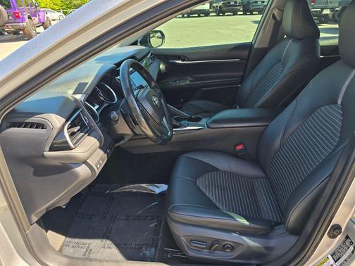 Celestial Silver Metallic 2019 Toyota Camry SE