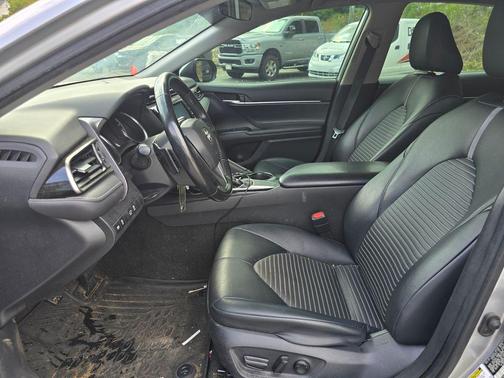 Celestial Silver Metallic 2019 Toyota Camry SE