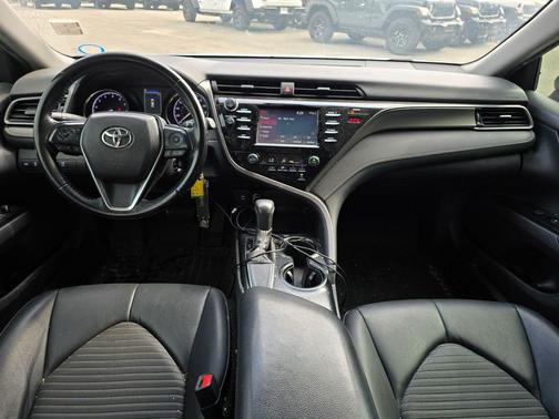Celestial Silver Metallic 2019 Toyota Camry SE