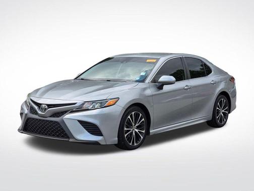 Celestial Silver Metallic 2019 Toyota Camry SE