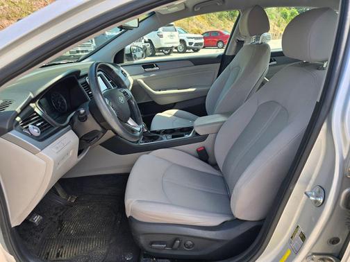 Symphony Silver 2018 Hyundai SONATA SEL