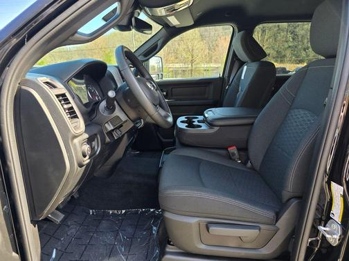 Diamond Black Crystal Pearlcoat 2026 RAM 2500 Black Express