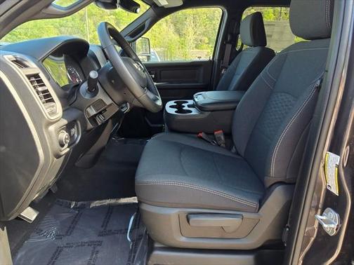 2025 RAM 2500 Tradesman Crew Cab 4x4 6'4' Box