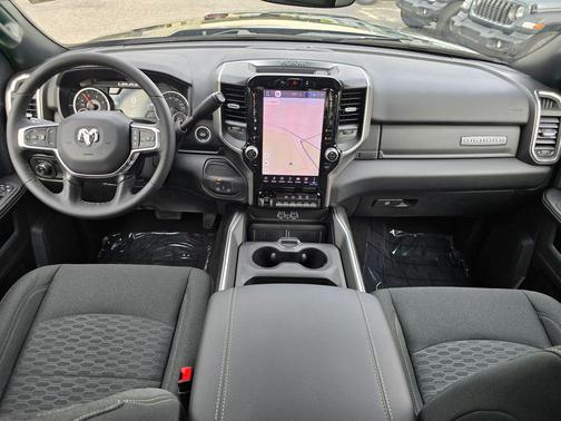 Diamond Black Crystal Pearlcoat 2026 RAM 3500 Big Horn Crew Cab 4x4 8' Box