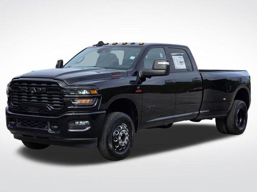 Diamond Black Crystal Pearlcoat 2026 RAM 3500 Big Horn Crew Cab 4x4 8' Box