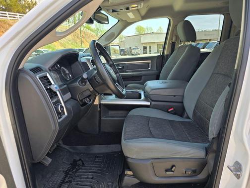 Bright White Clearcoat 2017 RAM 1500 Big Horn