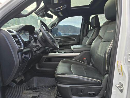 2024 RAM 2500 Laramie Crew Cab 4x4 6'4' Box