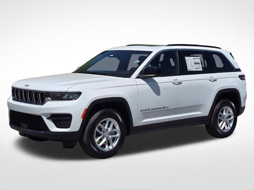 Bright White Clearcoat 2026 Jeep Grand Cherokee Altitude