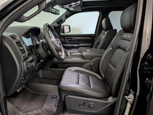 Diamond Black Crystal Pearlcoat 2027 RAM 1500 RHO